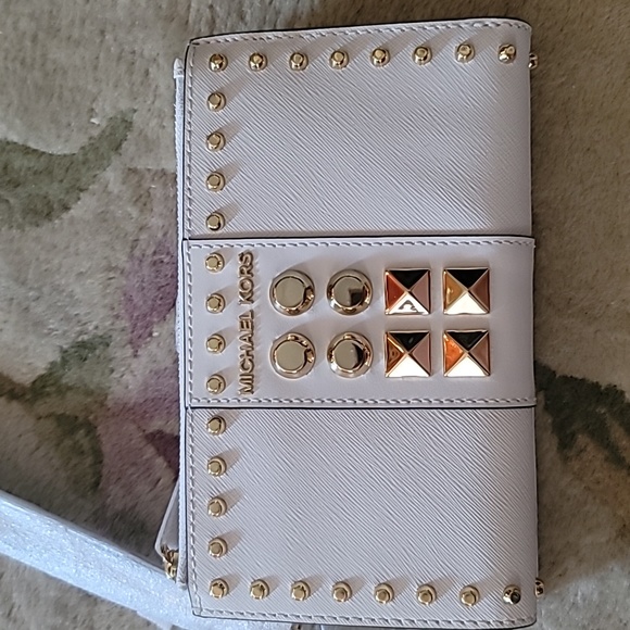 Brand new Michael Kors Adele wristlet - Picture 1 of 10